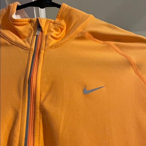 Like New Women’s Nike Dri-Fit Zip Up - Medium - Picture 4 of 6